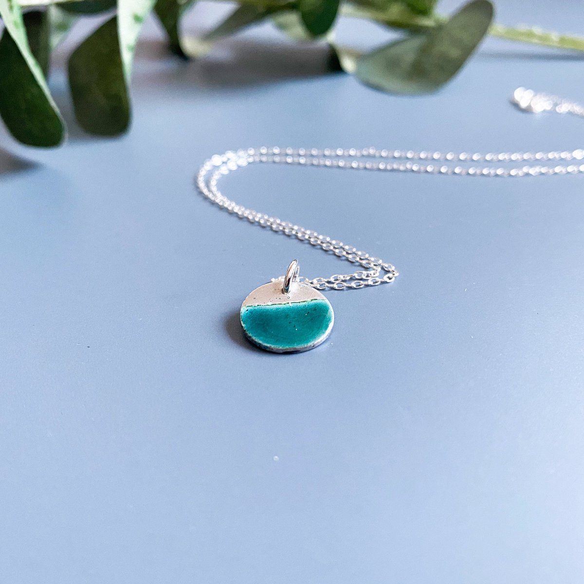 MaisyPlum2's tweet photo. Dainty Enamel Silver Disc Necklace - Turquoise Enamel Necklace https://t.co/ct2SOBWLaj #Inbizhour #EtsyUK ##MHHSBD #UKGiftAM #HandmadeHour #TurquoiseEnamel https://t.co/lnsdXAJpZv