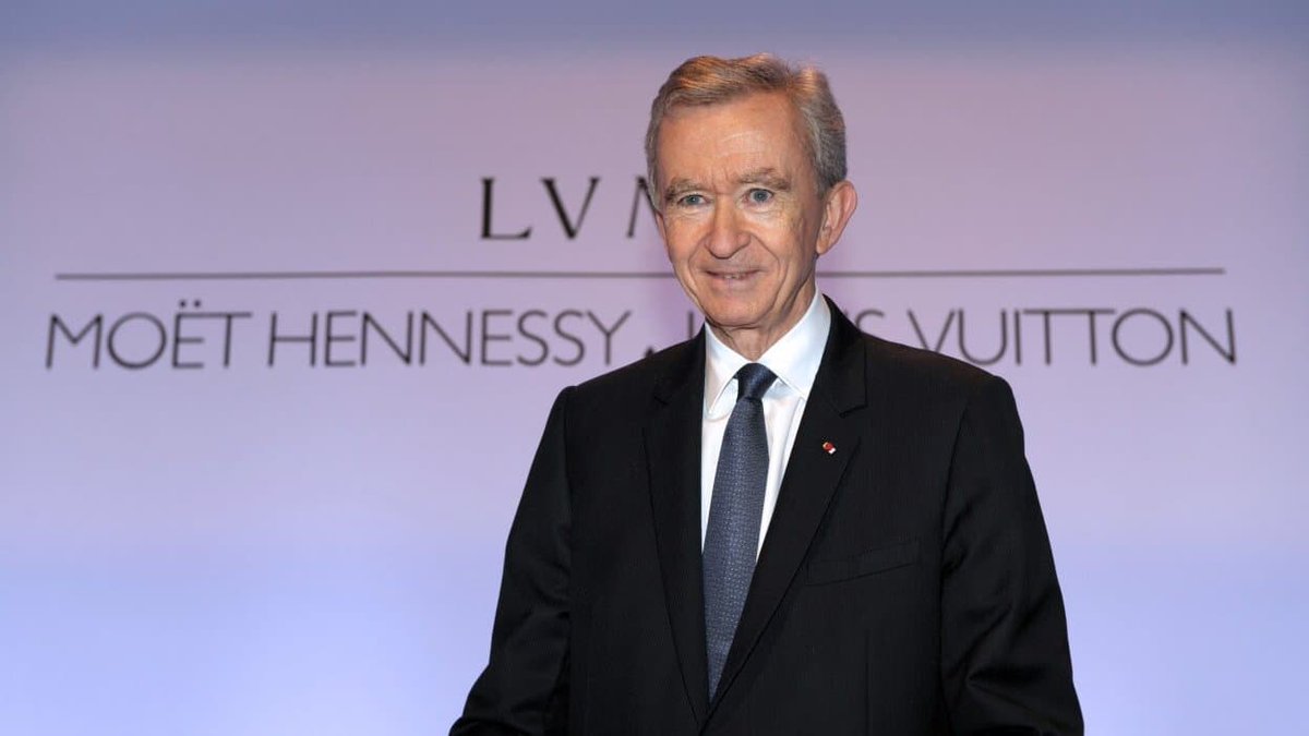 bfmbusiness's tweet photo. Bernard Arnault devient la première fortune mondiale, selon Forbes
➡️ https://t.co/y9OWfosopY https://t.co/NTgrxNMM7H