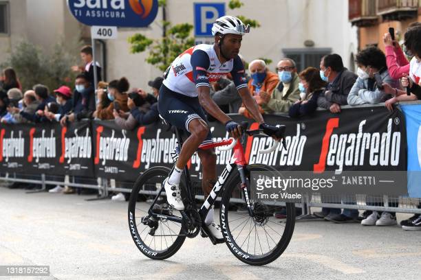 skepticafro's tweet photo. Please-send lots of kudos to the only #AfricanCyclists(all    #Eritreans!)competing in the @GiroDitalia #cycling race: Amanuel Gebreigzabhier of the @TrekSegafredo squad, #NatnaelTesfatsion/@NatnaelTesfats1 of @AndroniSidermec, &amp; #NatnaelBerhane/@Natnaelb2 of @TeamCofidis
👏🏾🚴🏿‍♀️🇪🇷 https://t.co/yL92V4zSos