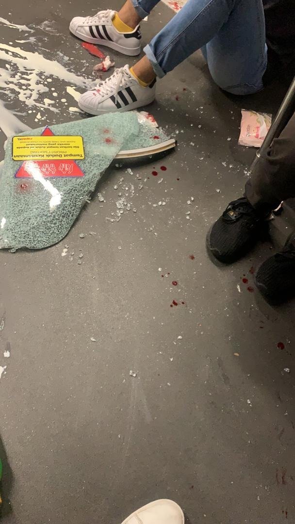 FareezAzmann's tweet photo. LRT KJ kemalangan berhampiran Stesen KLCC sebentar tadi.

Pasukan penyelamat dalam perjalanan ke sana. Belum dapat disahkan bilangan penumpang cedera. 

@501Awani #AWANInews https://t.co/oqkZumuB0a
