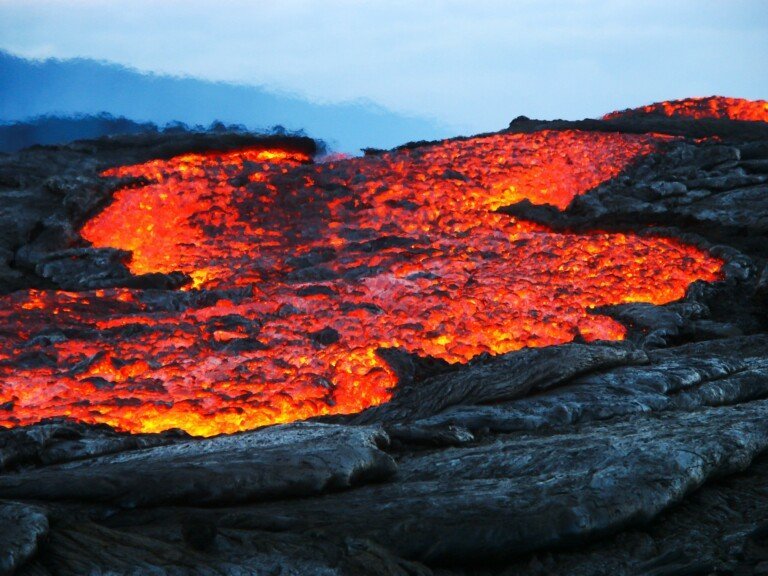 Erupt, vent, crater, lava, rock, ash volcano. вулкан килауэа, национальный парк вулканов. магма вулкана. самоанская лава лава. лава лава туапсе.