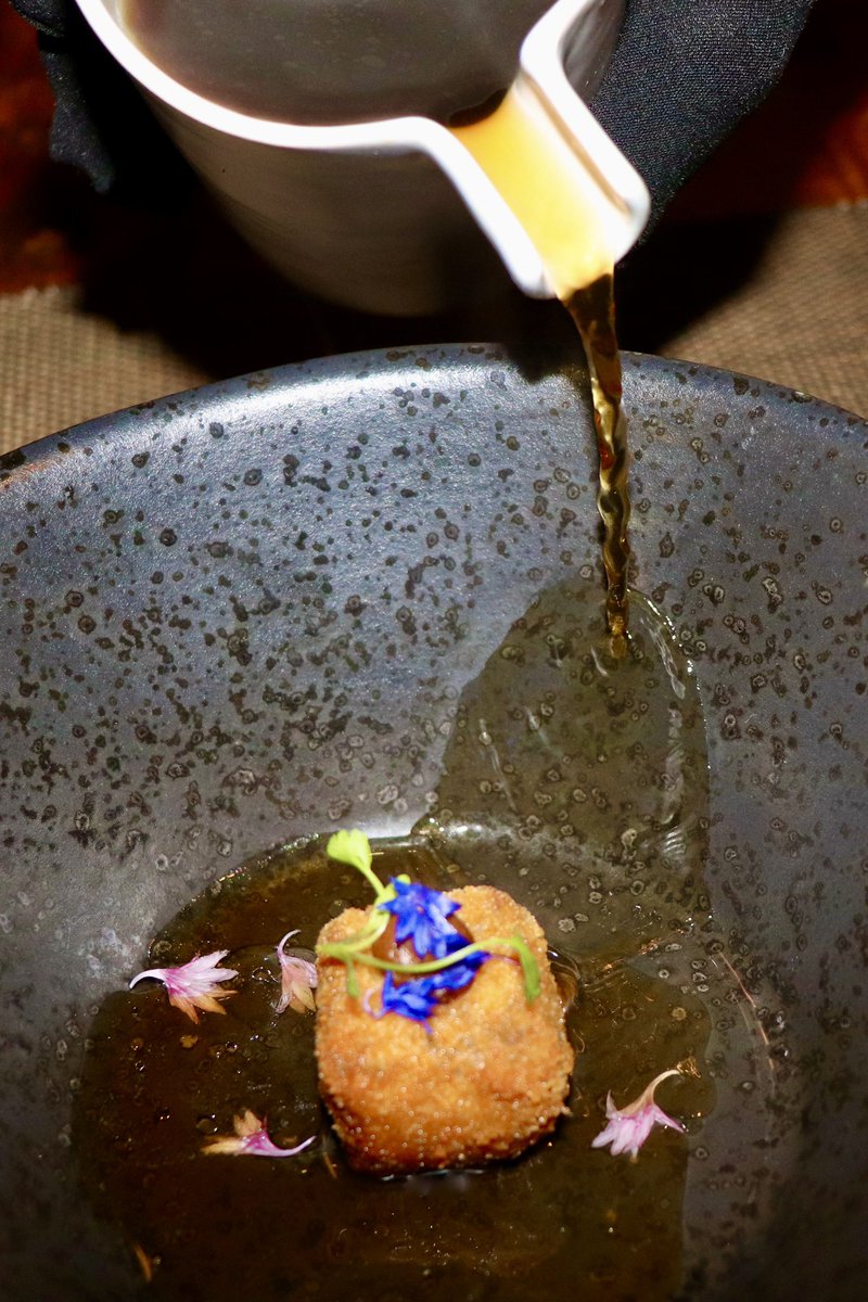 LaurasWorldza's tweet photo. Basalt's Beef Consomme in action..
Basalt's pairing? Babylonstoren Cabernet Sauvignon 2019.
https://t.co/guaaqDuZVe
Bravo Basalt,
Bravo Babylonstoren! 🍷
#LaurasWorld
#LaurasWine
#ThePeechBoutiqueHotel
#BasaltJHB
#ThePeechHotel
#Babylonstoren https://t.co/kQ09ezBga1