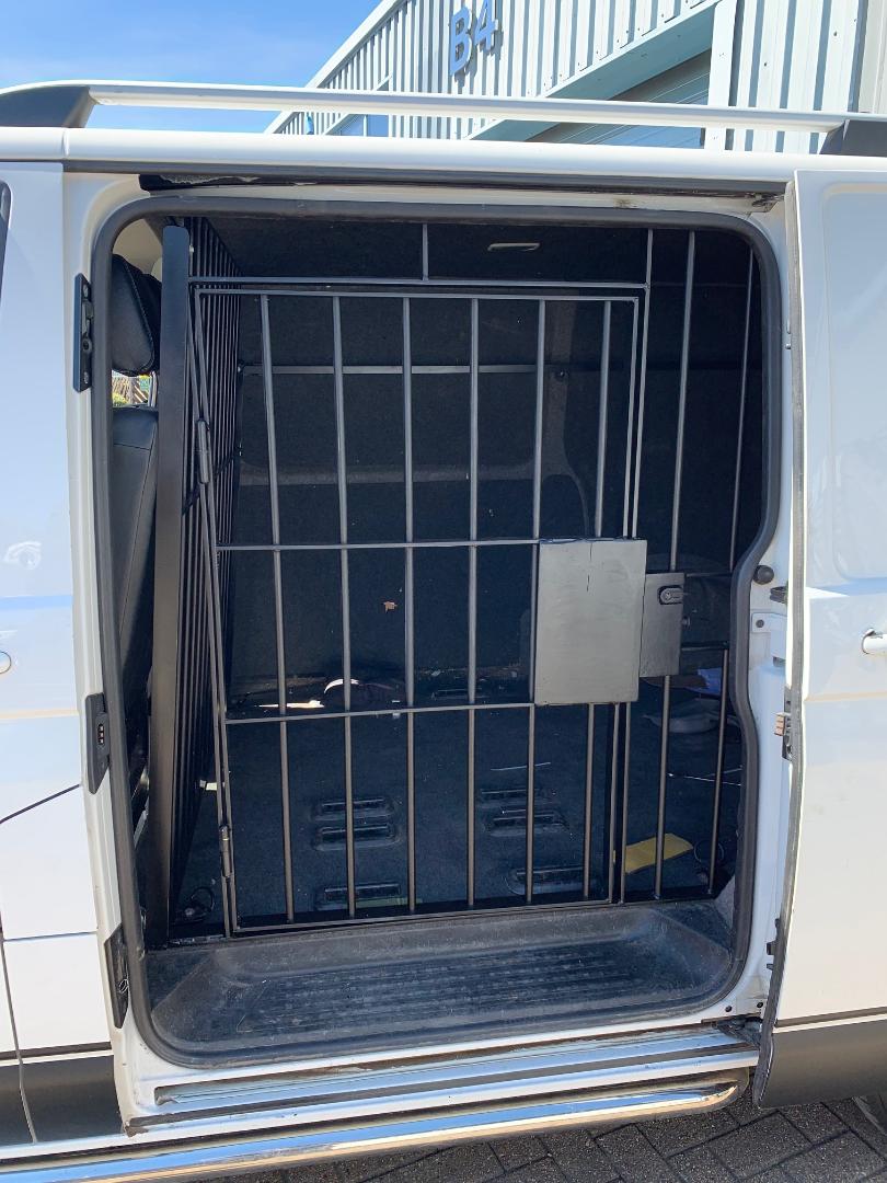 VANCAGE_COM's tweet photo. Latest Vancage security cages fitted for another very happy customer call 07425 743019 #Vansecurity #Vansafe #Stopthieves #Vansafety https://t.co/FNSEXLFueU