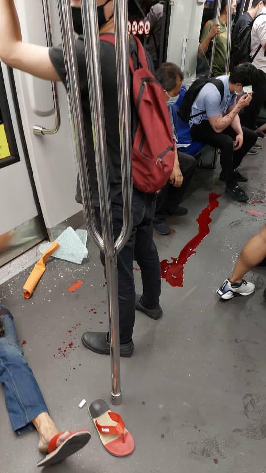 MannJusteen's tweet photo. Kelana Jaya Line Update: Ladies and gentlemen, we regret to inform that LRT Kelana Jaya line is experiencing an incident, specifically trains number 40 and 81. 

Our team is mobilising help and rescue assistance right now. Please stay calm and follow instructions.

From KJline https://t.co/Dt4NHEvEDd