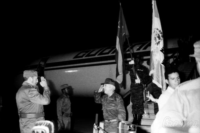 A 30 años d la #OperaciónCarlota, queda aún en los 🇨🇺 la eterna gratitud hacia los miles d esclavos africanos q fueron enviados a trabajar y a morir, a una isla q forjó su nacionalidad con la sangre, el sudor y los anhelos d aquellos hombres y mujeres. #Cuba #UJC @DiosvanyUJC