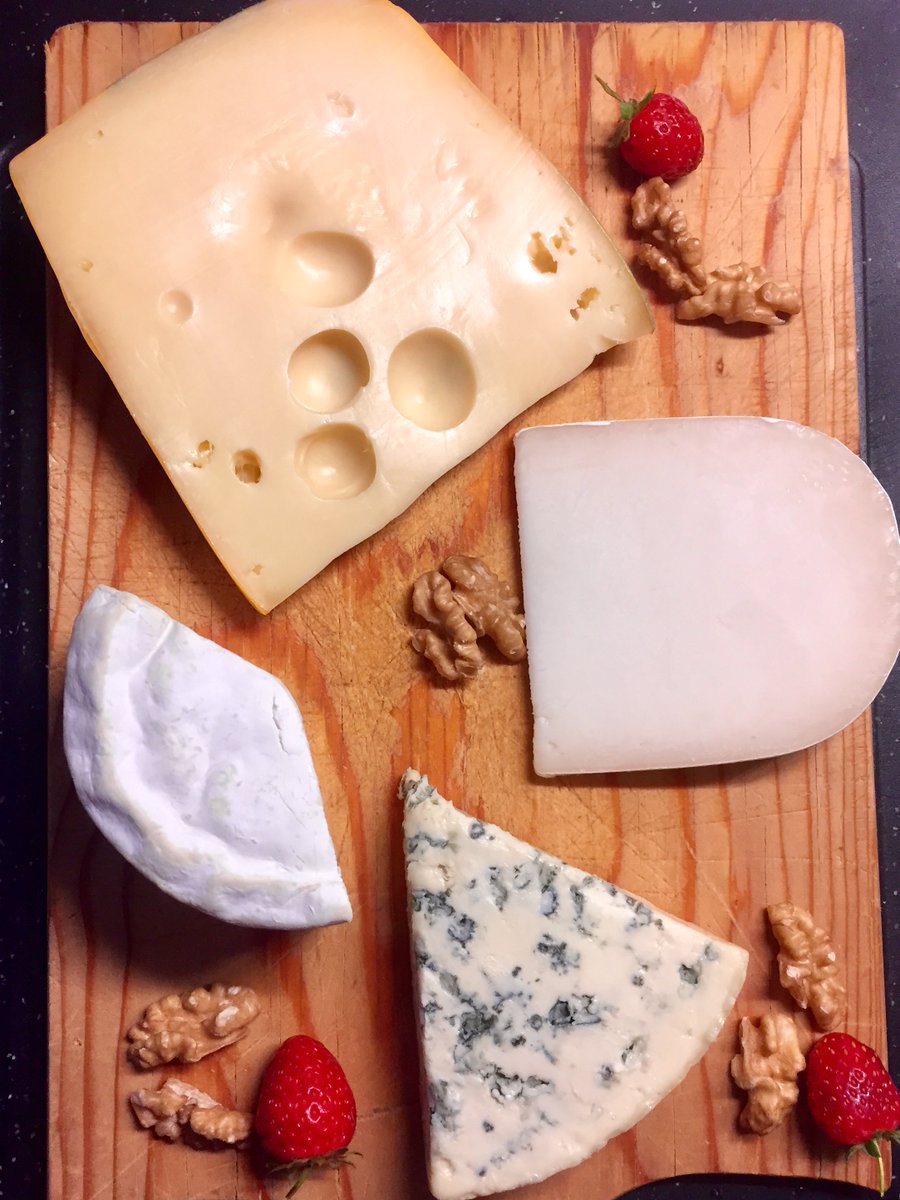 incucinaacasami's tweet photo. Datemi un buon coltello affilato e un buon formaggio da tagliare e io sarò un uomo felice. George RR Martin
#formaggio #erborinato #pecora #blue #casaro #caglio #cagliata #onaf #muffe #pascolo #alpeggio #latte #mucche #affinamento #stagionatura #crosta #fiorita #tagliere https://t.co/HnpVNh0FWh