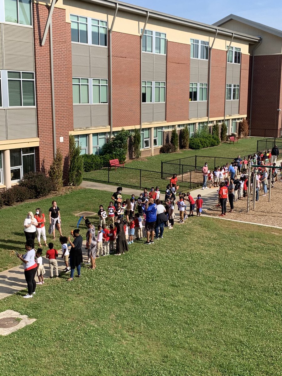 FCS_NSHS_Princ's tweet photo. Here we go again! Senior grads visit Ison Springs Elementary one last time in their caps and gowns! #NSHSClassof2021 #SpartanStrong @IsonSpringsES @NSSpartans @erichollinhead @Jessbdale @Sheridan_NSCHS @KevinRo98947989 @juliabernath @PrincipalSWhite https://t.co/370QXozIlj