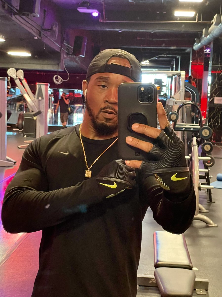 dmoneystud23's tweet photo. Gym flow 💪🏽 #gym #fit #bodybuilding #goals #motivation #FitnessMotivation #body #healthylifestyle #LosAngeles #la #California https://t.co/YpRPKk5hRk