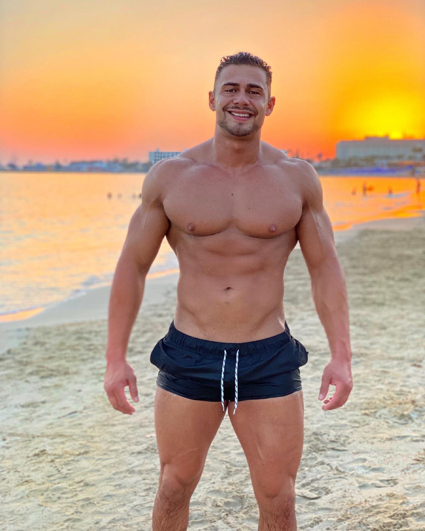 E2KEtpIWUAM6Wk-?format=jpg&name=large