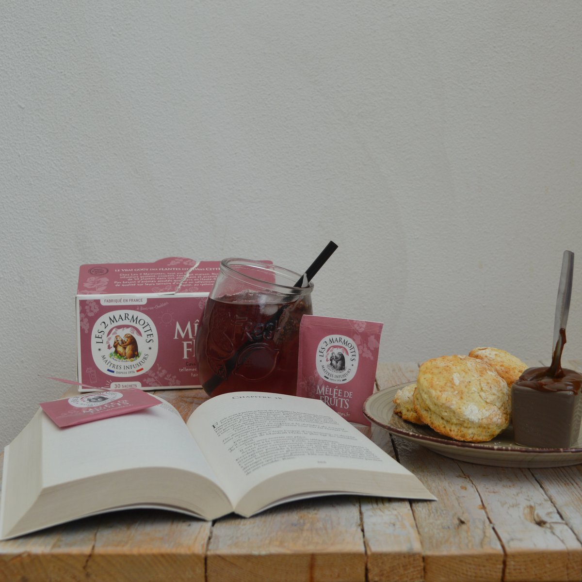 lamalleauxlivre's tweet photo. Un bon roman, un thé glacé et des scones maison ! Une après midi comme je les aime <3
#infusionfroide #quedesplantes #les2marmottes https://t.co/3KHTalnF1e