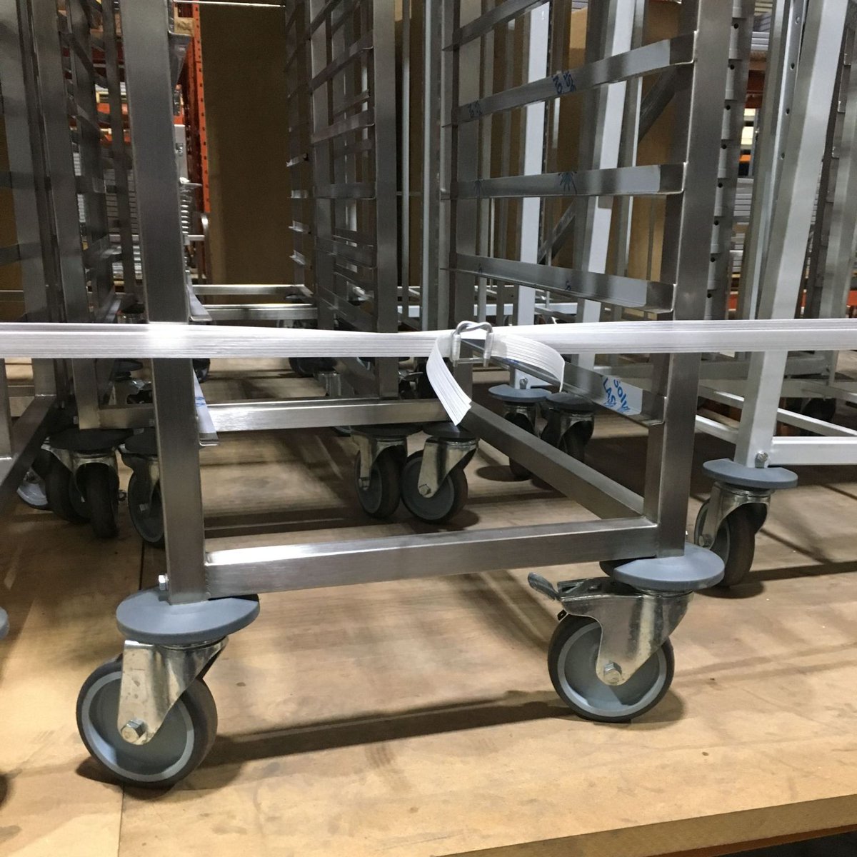 CravenSolutions's tweet image. Many of our #trolleys come complete with non-marking grey rubber castors, 2 x braked &amp;amp; 2 x swivel, bumpers and a high strength tubular frame as standard.

See our range of trolleys over on the Craven website: bit.ly/3lpfbli 

#CateringTrolleys #StorageAndHandling