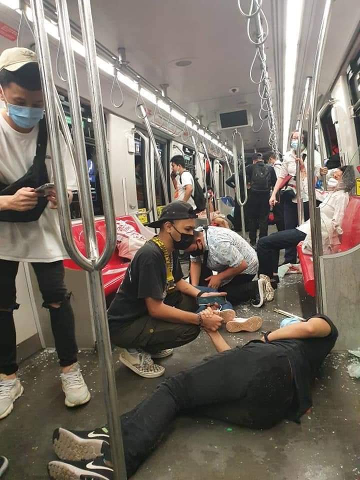 syuhadalya's tweet photo. Putra LRT laluan Kelana Jaya crash 😭😥 https://t.co/114q0AhyMR