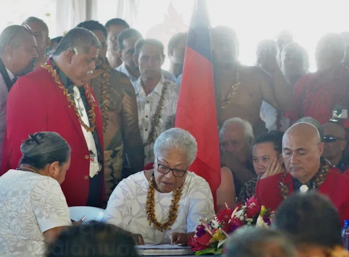 DavidRobie's tweet photo. #updates Samoa’s caretaker leader rejects swearing in of first woman PM as ‘treason’ #Samoa #coup #Treason #gender #SamoaElections2021 #AsiaPacificReport #politicalcrisis @RNZPacific #OtherSources
https://t.co/1wGbyHrQJd https://t.co/YKr1pDDW8H