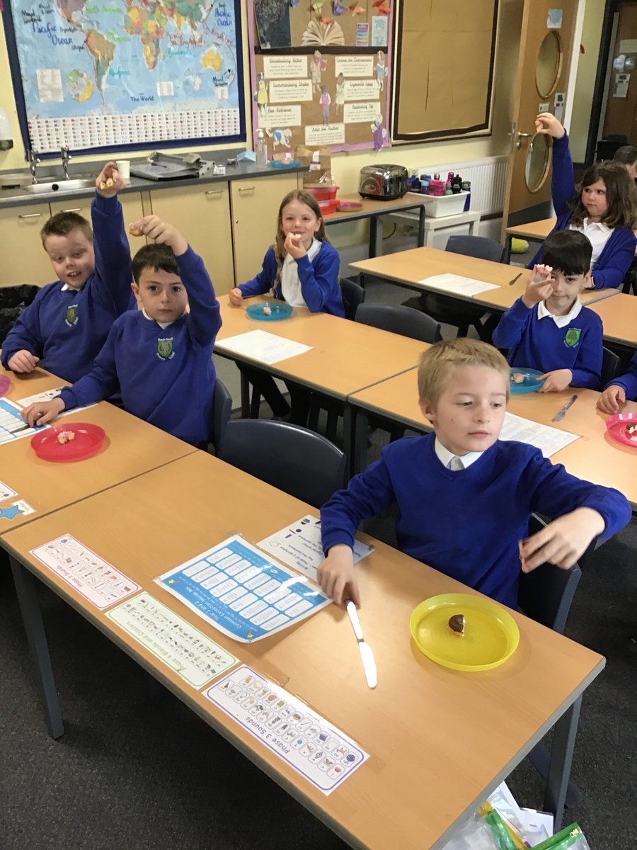 SouthParadePS's tweet image. Class 9 have been cutting up donuts into equal parts to help their understanding of their maths topic of ‘Fractions’. They even got to eat a donut treat at the end of the lesson! #Fractions #mathslesson