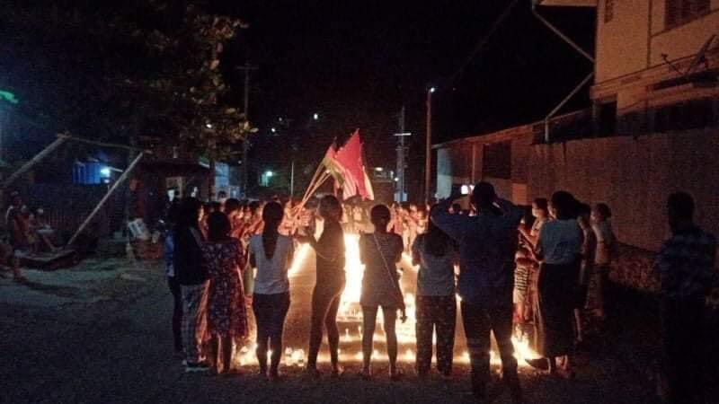 ppkx26's tweet photo. Night strike in Kachin State, Phakant Township, Mashi Ka Taung against military regime tonight. 
#HelpKayah
#May24Coup
#WhatsHappeningInMyanmar https://t.co/DfC7YrQDUV