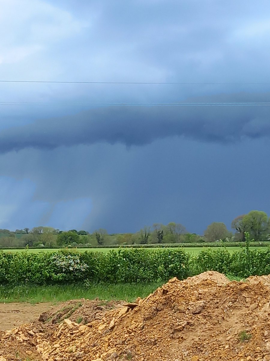 farmwalnut1's tweet photo. I don't like the look of that. #stormy https://t.co/TftYlqVFaR