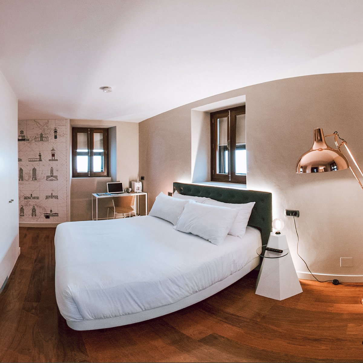 🄳🄾🅂 🄵🄰🅁🄾🅂

Te acompañan los grandes faros de #Galicia donde te susurrarán sus historias más secretas para que sueñes con piratas y leyendas jamás escritas y que sólo ellos saben que el silencio esconde algo más que palabras.

#hotelosemaforo #hotel #farofinisterre