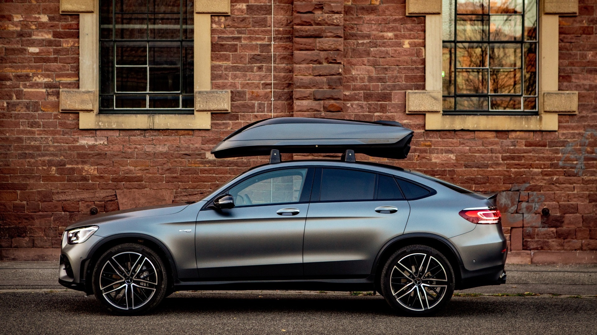 Mercedes-Benz on X: Built for all kinds of adventure – the Mercedes-AMG  roof box. Click on the link and travel in style! 👉   Via @MercedesAMG #MercedesAMG #DrivingPerformance #AMG   / X