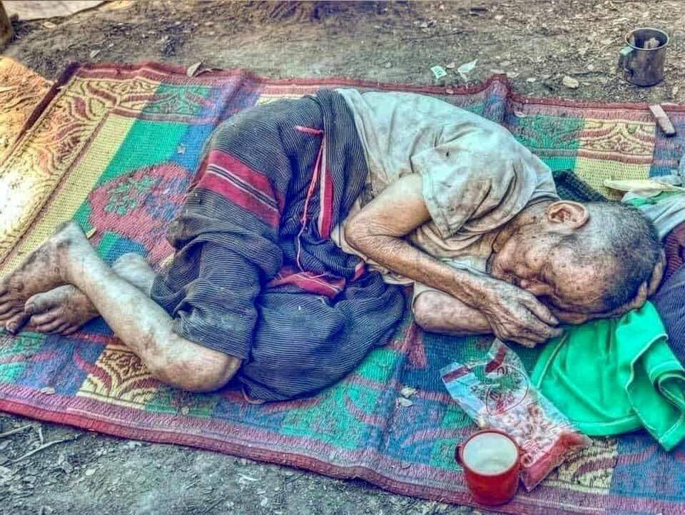 GCF58138's tweet photo. Elderly refugees are urgently in need of humanitarian aid. This is a photo of an elderly refugee who passed away during the fled due to the civil war in Karen. #WhatsHappeningInMyanmar  #May24Coup  #GlobalArmsEmbargo https://t.co/qVia99bH5L