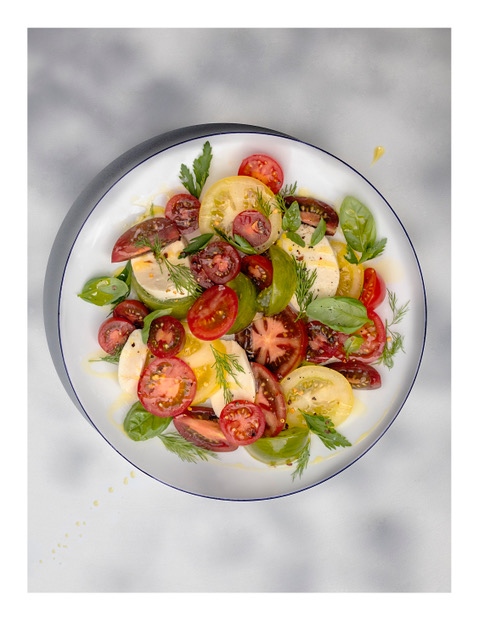 StyleDeptTweets's tweet photo. Celebrating British Tomato Fortnight with this gorgeous Heritage tomato salad!⁠
.⁠
.⁠
Food Stylist @firstlovethengarlic repped by @StyleDeptTweets
📸Dante Ferris⁠
.⁠
.⁠
#britishtomatofortnight #tomatoes #greatbritishfood #foodstyling #styledeptstyling #heritagetomatoes https://t.co/gNL0mThhfG