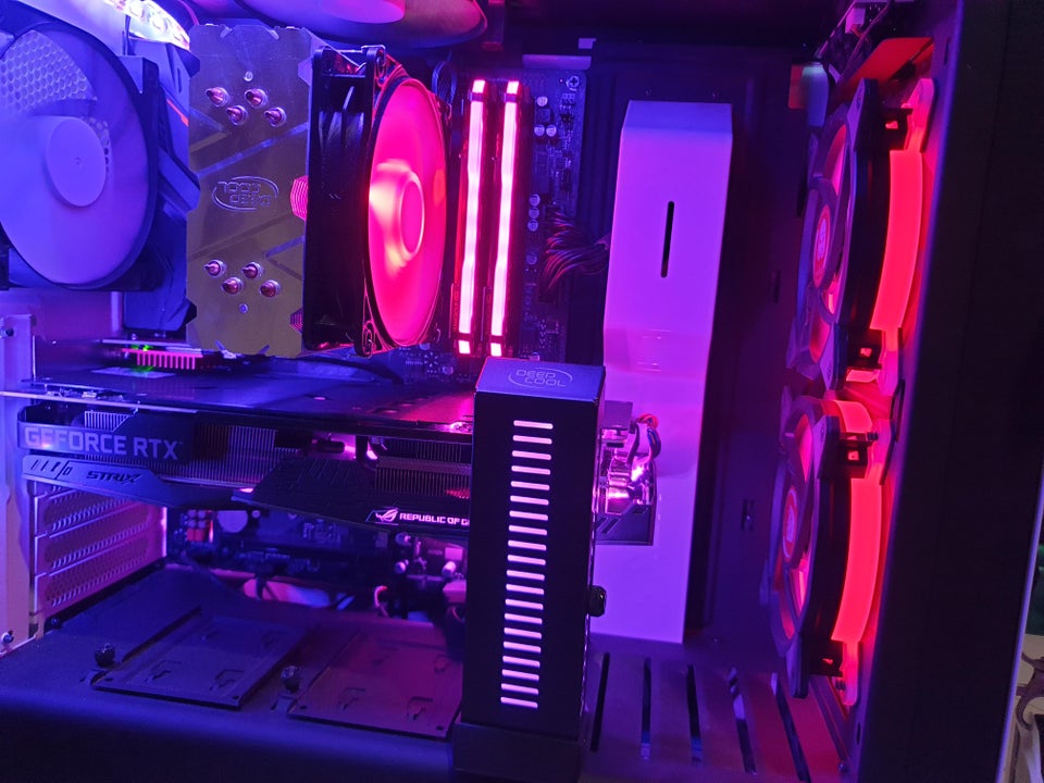 Deepcoolglobal's tweet photo. Buy yourself a #GH01 ARGB graphic card holder, maybe you can afford ONE graphics card SOMEDAY😊
📷@FriedFish00
#tech #gaming #inspiration #custompc #pcparts #pcgaming#rgbpc #pcmr #streamsetup #pcbuilding #pcgamer #aircooler #deepcool #liquidcooling #liquidcooledpc #gpu https://t.co/rvtqnGtlBw