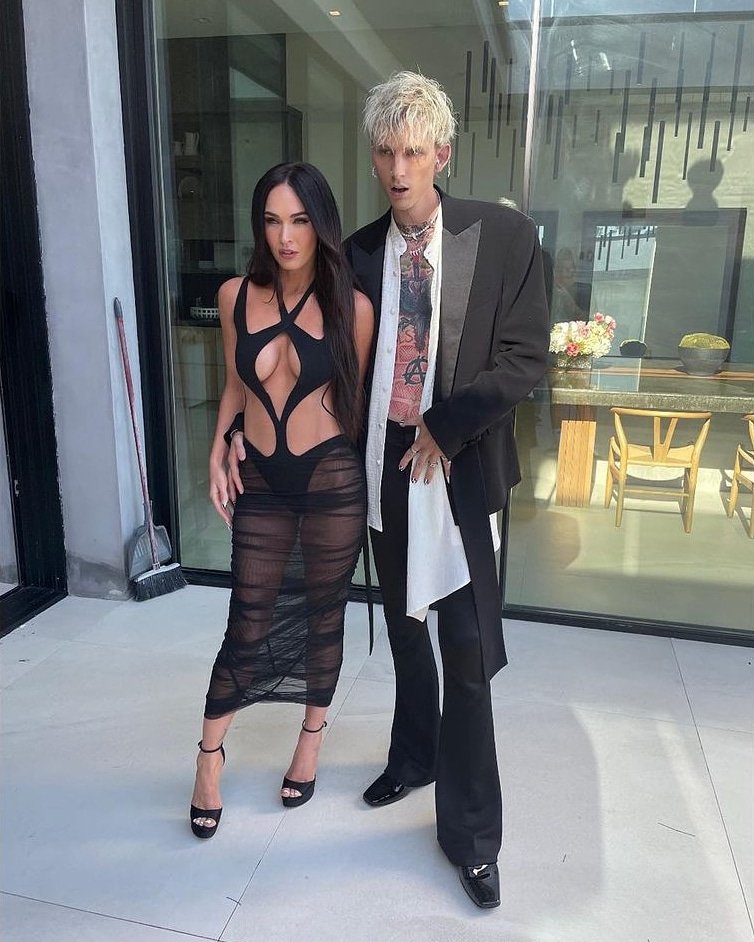 meganxcolson's tweet photo. megan fox and machine gun kelly are my everything https://t.co/rlzX9Rzjag