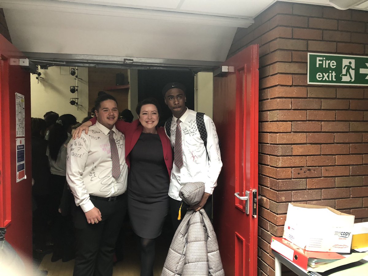 MrRuthven1's tweet photo. What a proud day it has been. Having the pleasure of leading these wonderful students has been an honour. We hope you have enjoyed your day and we wish you all the very best. #proudASL @MoretonSchool @TeamMoreton_11 https://t.co/kMbG4AUpbT