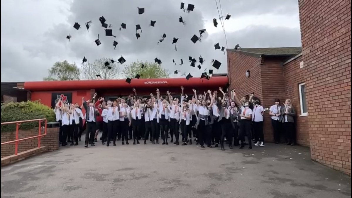 MrRuthven1's tweet photo. What a proud day it has been. Having the pleasure of leading these wonderful students has been an honour. We hope you have enjoyed your day and we wish you all the very best. #proudASL @MoretonSchool @TeamMoreton_11 https://t.co/kMbG4AUpbT