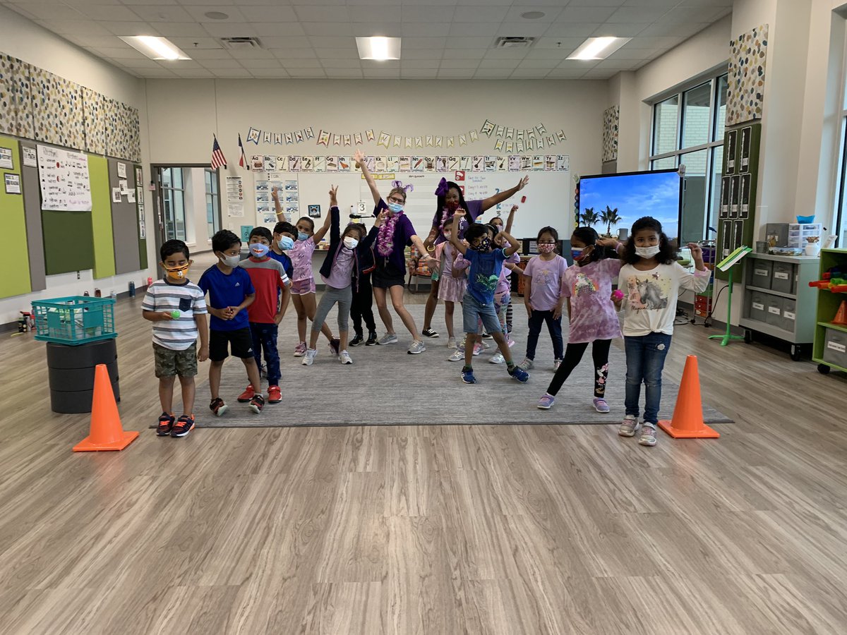 Mrs_Wolpert's tweet photo. Egg Spoon Race! #CREFieldDay https://t.co/T5Adl889KK
