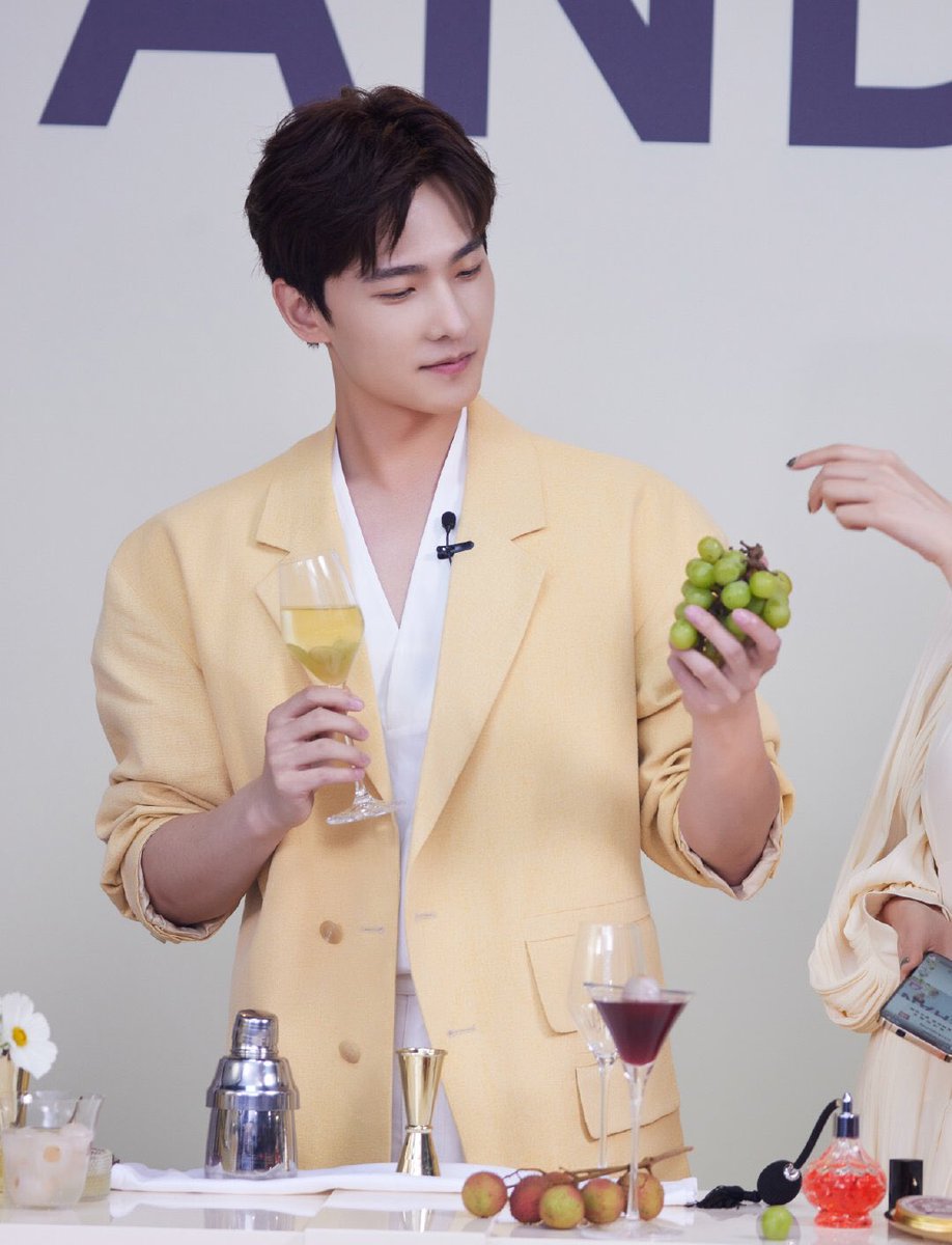 HappyTinking's tweet photo. 🍋 yellow, so refreshing 🤩
#Chandron
#yangyangᏊˊꈊˋᏊ #杨洋
#yangyang𓃙 #YangYang杨洋
#yangyang https://t.co/bxixxYjs4t