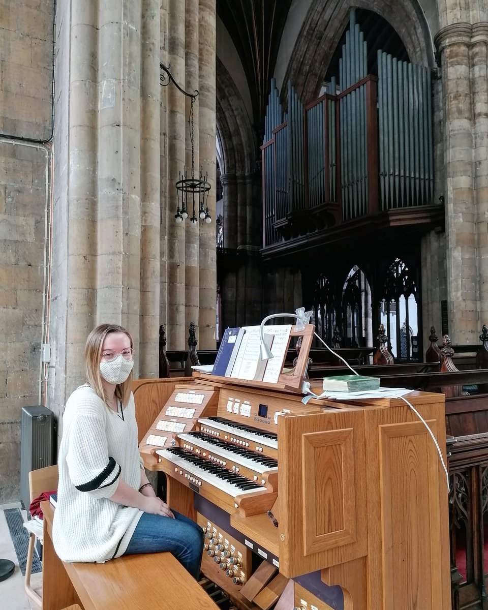 We were delighted to welcome Niamh at HM on Sunday. We are thrilled to be offering her a scholarship so that she can pursue her organ studies and love of choral worship. It is our privilege to be able to support young musicians via scholarships.
#organscholar #choral