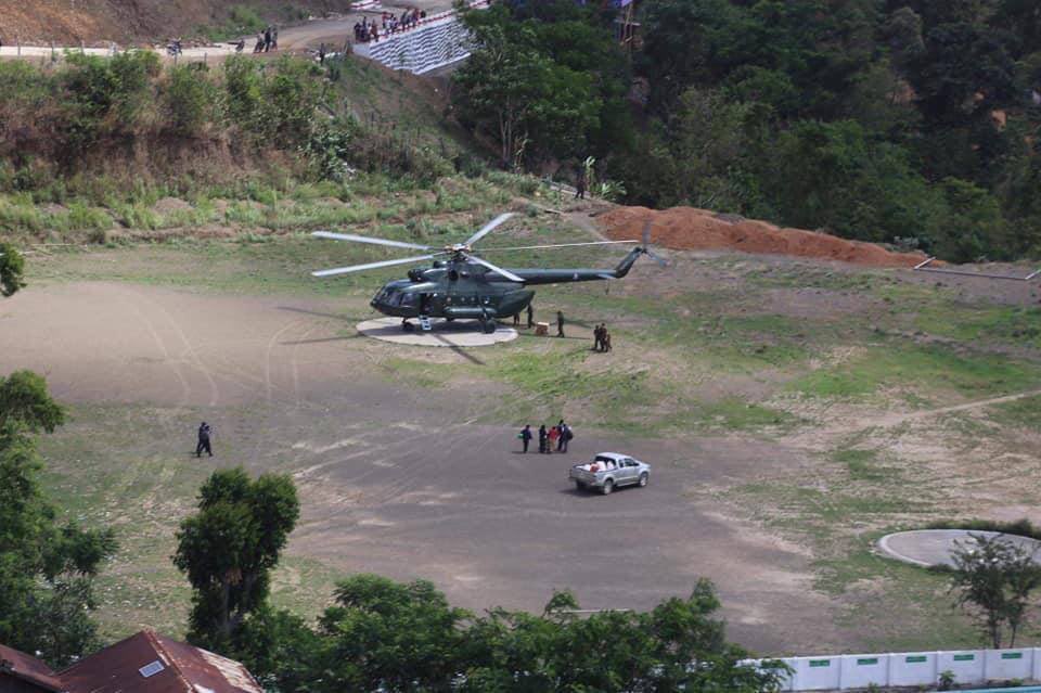 auau218's tweet photo. Aound 2.30 pm, military helicopters carrying money bags landed in a number of Chin State towns, including Tonzang, Tedim, Falam, and Hakha. Bags were seen being received by Myanma Economic Banks employees. #HelpKayah #May24Coup #WhatsHappeningInMyanmar https://t.co/0hUNgO3sMF