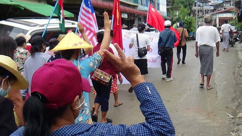auau218's tweet photo. At Hpakant, Kyauk Win, the Hpakant guerrilla main strike staged anti coup protest on May 24.  #May24Coup #WhatsHappeningInMyanmar #HelpKayah  https://t.co/ktZB62lvGn