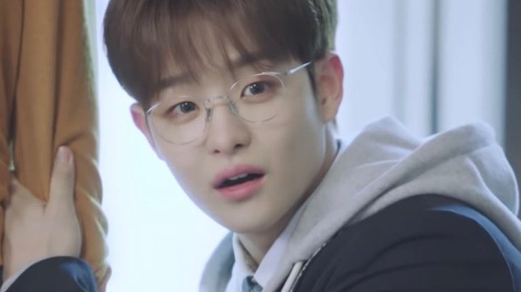 hello, this is the new account dedicated to park jihoon, i don't have mutuals yet, could rt and fav's to reach more treasure makers?