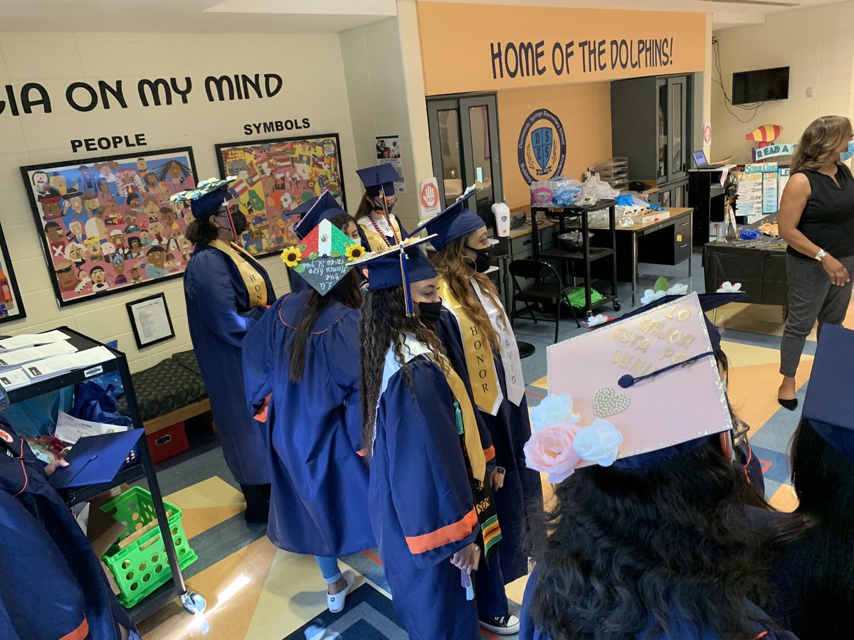 FCS_NSHS_Princ's tweet photo. Sentimental moments for sure! Senior grads visit Dunwoody Springs Elementary one last time in their caps and gowns! #NSHSClassof2021 #SpartanStrong @FCS_DSES_Prin @NSSpartans @erichollinhead @Jessbdale @Sheridan_NSCHS @KevinRo98947989 @juliabernath @DunwoodySprings https://t.co/yGLN4k8NR8