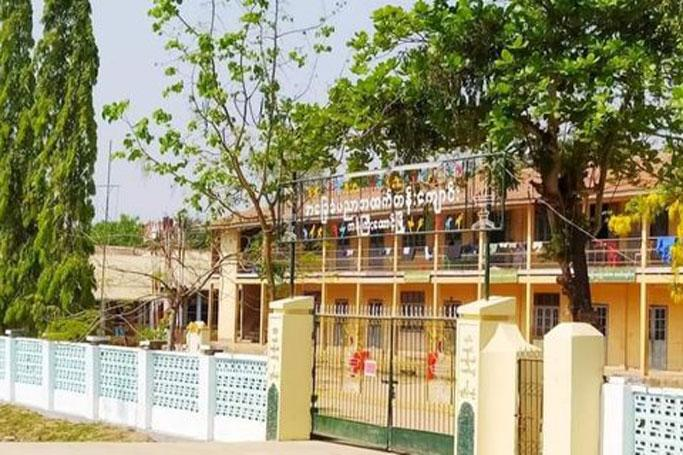 ကျောင်းသား၊ကျောင်းသူ ၁၄၀၀ နီးပါးတက်ခဲ့တဲ့ကျောင်းမှာ ကျောင်းလာအပ်သူ ၂၀ ခန့်သာရှိ

Read more: mizzimaburmese.com/article/80633