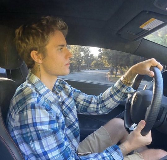 biebernovidade's tweet photo. Justin Bieber há 1 ano atrás. https://t.co/CbTpo3spTs