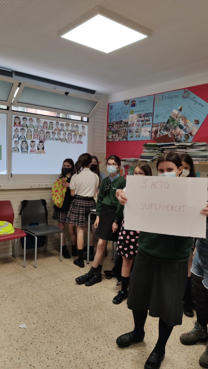 desosong_'s tweet photo. Els nens i nenes del @Colecami han estat protagonistes d’un joc de rol on han exercit de pageses, venedores o intermediàries.🌿D'aquesta manera han pogut divertir-se coneixent quin és el recorregut de les fruites i les verdures que consumeixen i reflexionar #Menjadrets https://t.co/C0eU2KoBgR