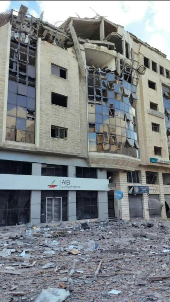 Stevesosebee's tweet photo. @CJMcCollum Us Ohio brethren are proud of you. 2 years ago you met a boy @ThePCRF sent to Portland for a new leg after his home was bombed and family killed. Last week our office in Gaza was destroyed. Would you donate a jersey or other swag for us to auction off for Gaza kids? https://t.co/INmx8IcPTE
