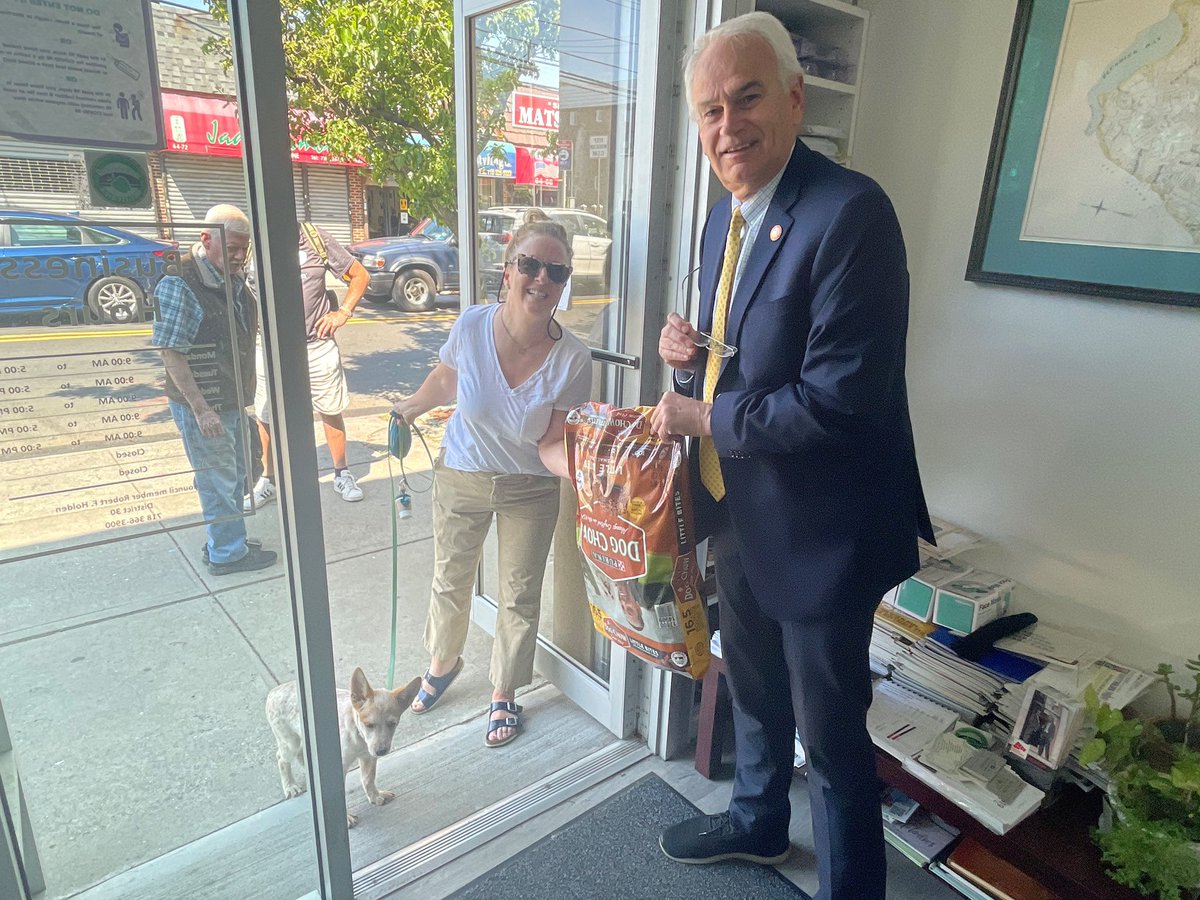BobHoldenNYC's tweet photo. My office continues to serve everyone, including our canine constituents. I hope @RockyOfficeCat doesnโt mind that Bruce came by his old stomping grounds. #officeanimals #petsofCD30 #IsRockyEvenAnOfficeCatAnymore https://t.co/fYTFXJyA8K
