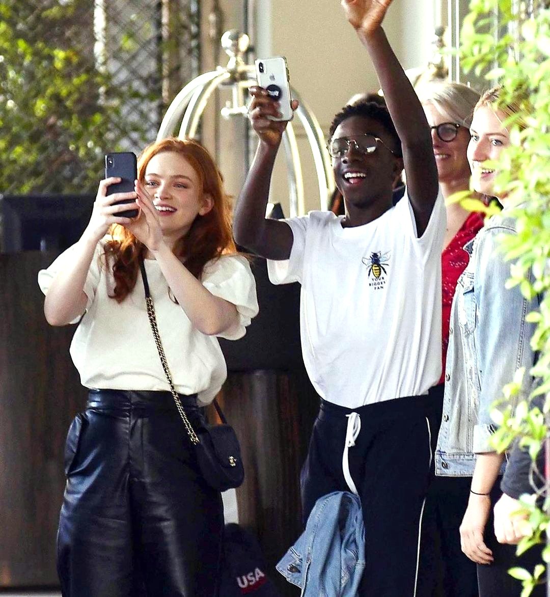 StrangerNews11's tweet photo. LOVE THEIR FRIENDSHIP...❤️📸🤩 #SADIE &amp; #CALEB #StrangerThings https://t.co/FLqdM6V17W