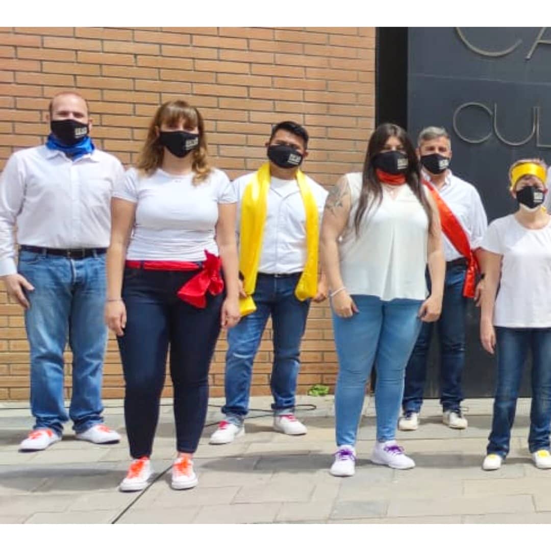 coralBRS's tweet image. El dissabte 15 de maig va ser un dia molt especial per #BRS per molts motius:
1. ⬆️
2. ⬆️
3. Va ser la tornada als escenaris i que millor manera que fer-ho al marc del dia contra la #LGBTIfóbia
Encara tenim molt per donar-vos i venim amb molta empenta!

#barcelonarainbowsingers