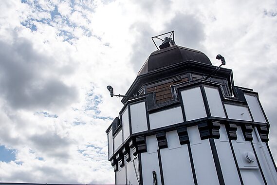 RealPreCinema's tweet photo. GIANT CAMERA OBSCURAS AROUND THE WORLD
Edinburgh’s ‘Camera Obscura’ is one of the world's oldest #cameraobscuras in existence. It provides a 360° #panoramic view of old and new #Edinburgh including the castle. Located on Castle Hill (The Royal Mile). @camobscura https://t.co/PqDnVfpXMz