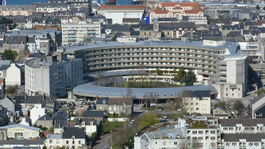 icicotentin's tweet photo. 🏥Développer la formation en médecine au plus près du terrain : @leCotentin devient le premier territoire universitaire de santé de Normandie @CHPC50 @CherbourgEnCot @ars_normandie @touze_emmanuel 
⤵️
https://t.co/s6ZcKHEKjs https://t.co/efdl6SRMid
