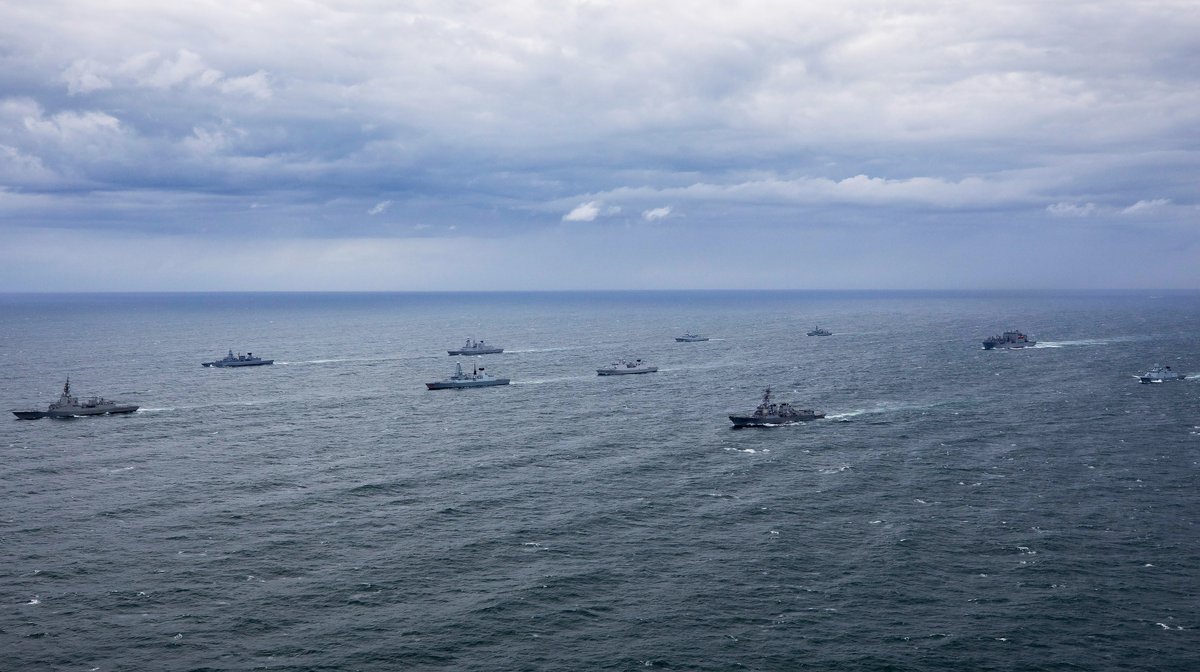 NavyLookout's tweet image. PHOTEX off NW Scotland for air defence At Sea Demonstration #FormidableShield2021 

🇬🇧@HMSDragon
🇬🇧@hms_argyll 
🇪🇸SPS Cristóbal Colón
🇺🇸USS Roosevelt 
🇳🇴HNoMS Fridtjof Nansen
🇩🇰HDMS Iver Huitfeldt 
🇩🇪FGS Hamburg
🇮🇹ITS Marceglia
🇳🇱HNLMS De Zeven Provincien 
🇺🇸USNS William McLean
