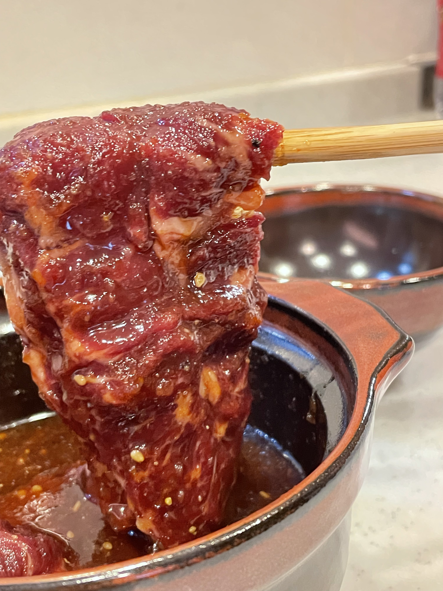 ホルモン風月 壺漬けカルビ ショナイな隠し味で 抜群の味付けの壺漬けシリーズ 壺漬けカルビ 鉄板いっぱいに広げて 焼いて肉の美味しさを堪能してください ホルモン風月 浜松ホルモン 浜松のホルモン屋 浜松ディナー 浜松焼肉 焼肉 壺