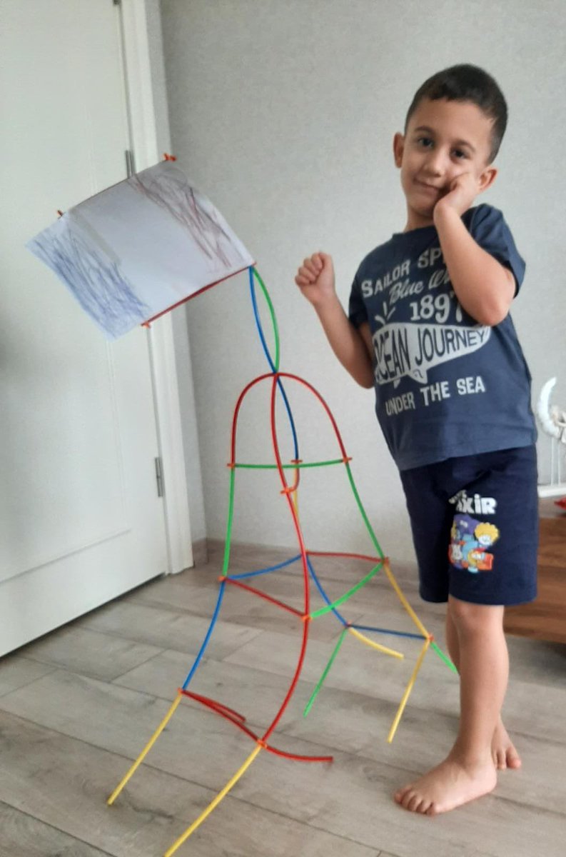 doga_bat's tweet photo. Avrupa kıtasında bulunan,Hollanda ülkesinin yel değirmenlerini ve lalelerini öğrenip ünlü şehirin güzelliklerini gezerken,rotamızı yine Avrupa kıtasında bulunan  italya ülkesine çevirip,pisa kulesini ile ilgili eğitici videomuzu izleyerek öğrendik ve kendi pisa kulemizi yaptık. https://t.co/jDGc0N1erL