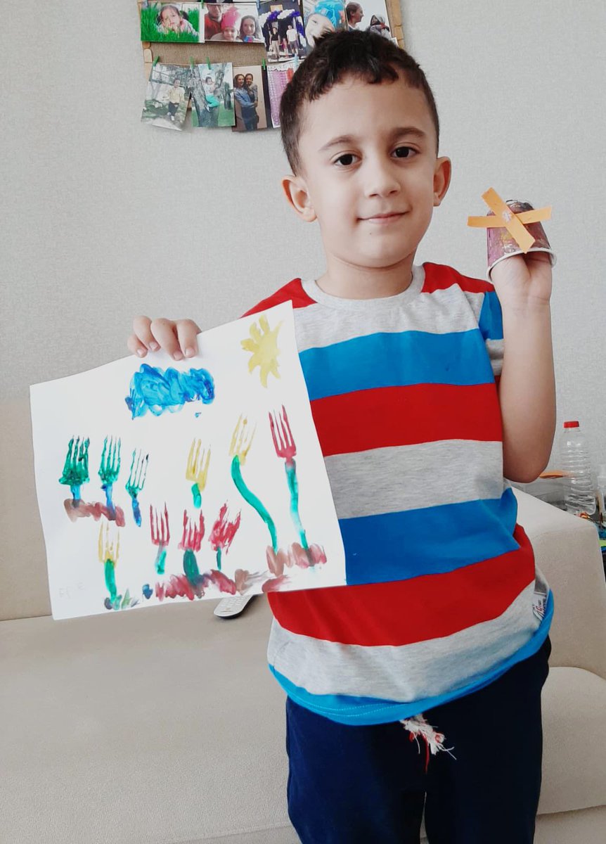 doga_bat's tweet photo. Avrupa kıtasında bulunan,Hollanda ülkesinin yel değirmenlerini ve lalelerini öğrenip ünlü şehirin güzelliklerini gezerken,rotamızı yine Avrupa kıtasında bulunan  italya ülkesine çevirip,pisa kulesini ile ilgili eğitici videomuzu izleyerek öğrendik ve kendi pisa kulemizi yaptık. https://t.co/jDGc0N1erL
