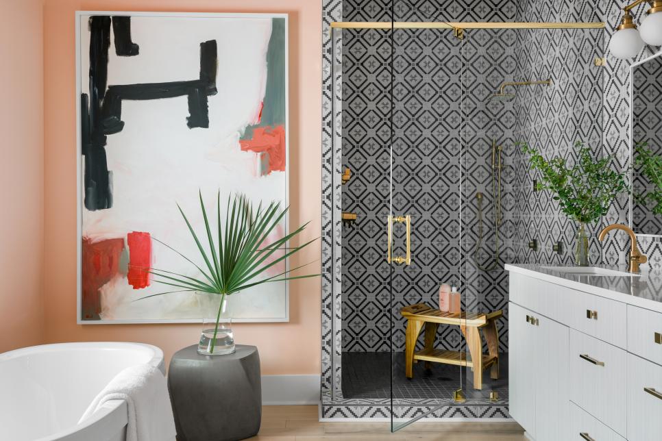 RivrGlassDesign's tweet photo. We spy with our little eyes some amazing gold hardware on this glass shower! Do you prefer gold or silver hardware? Check out the options we offer: https://t.co/ErLTz20B0C Photo via @hgtv https://t.co/mjl10Enw9P