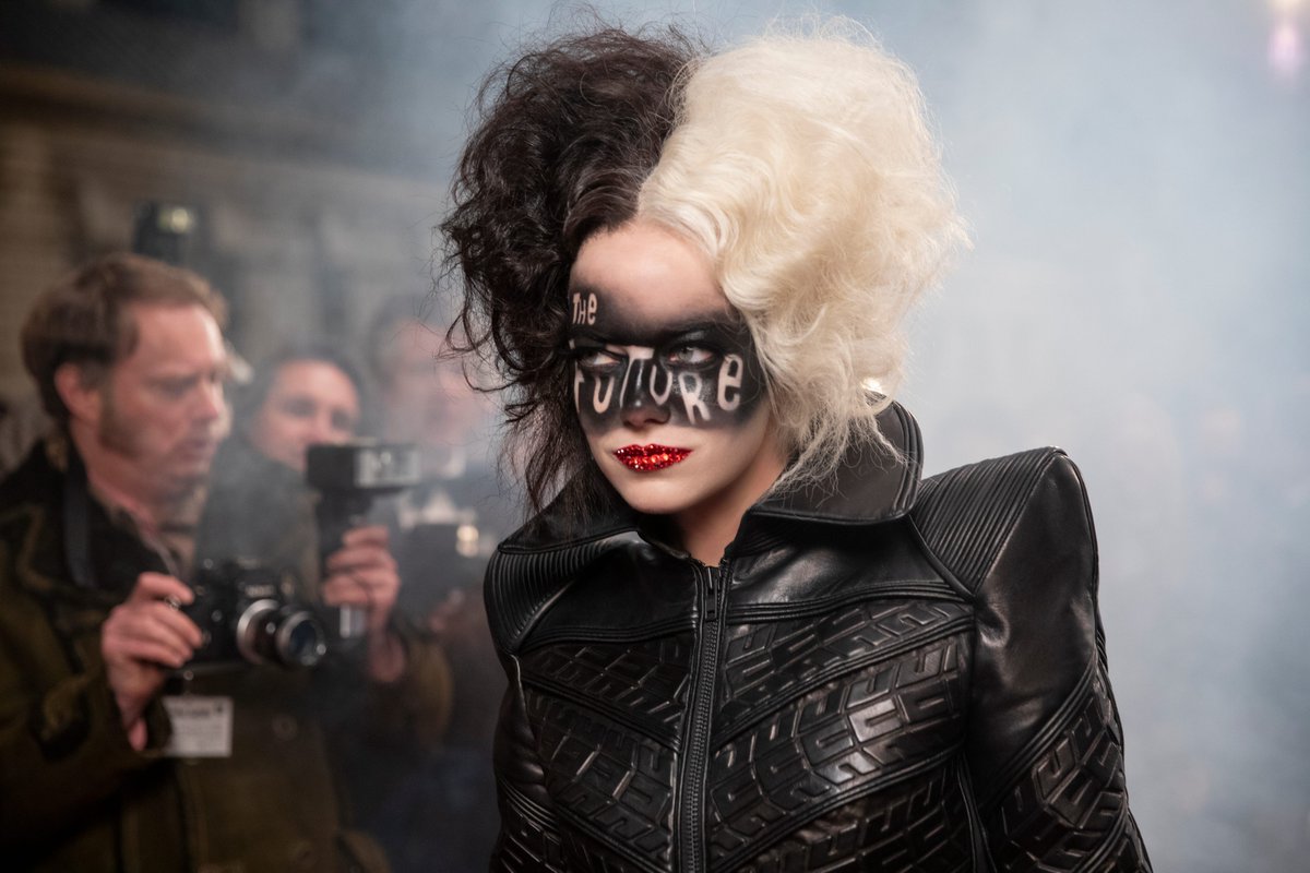 Uskoro u kinima:

Cruella - nova adaptacija slavne Disneyjeve antijunakinje Cruelle de Vil, od 27. svibnja! 🎬

U želji da postane slavna dizajnerica Cruella stiže u London. Njen osjećaj za modu primjećuje barunica Von Hellman, ali njihov odnos uskoro postaje vrlo napet...